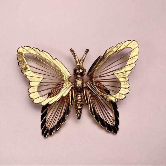 🦋 Free with any jewelry purchase! 🦋 - Picture 2 of 4